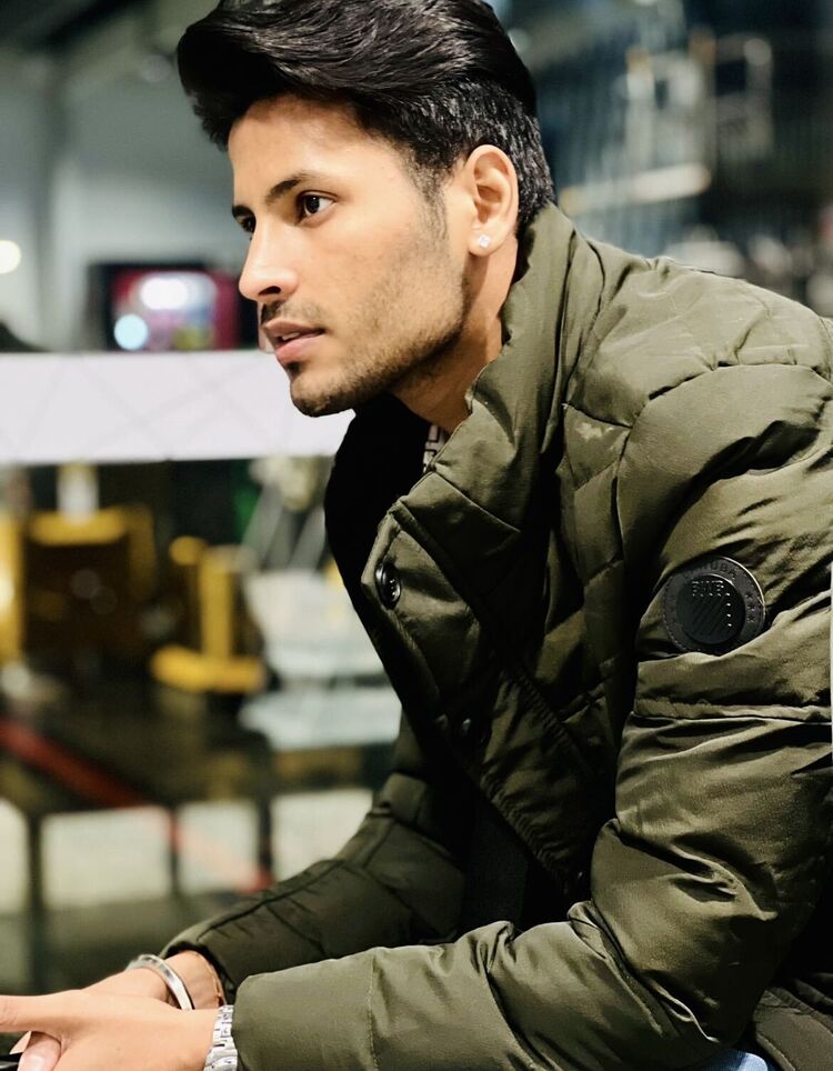  ,   Karan, 24 ,   ,   
