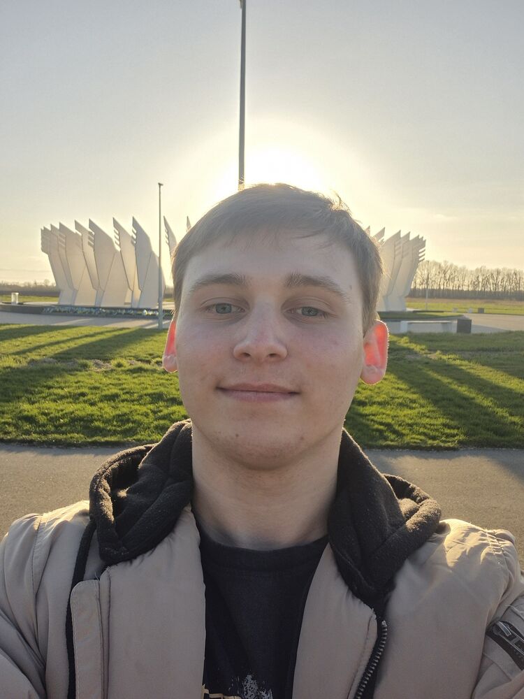  52327625  Viktor, 22 ,    