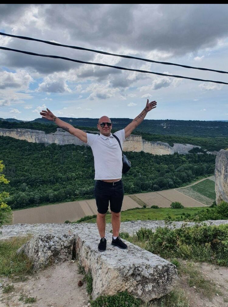  ,   Vladislav, 32 ,   ,   