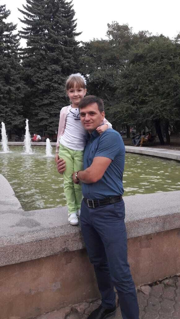  ,   Viktor, 40 ,   ,   