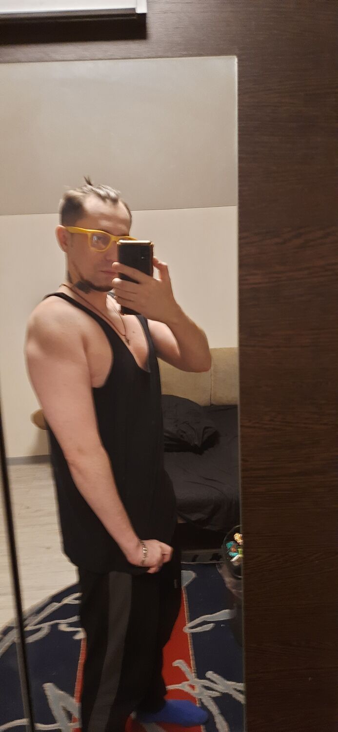  40684485  Maxim, 34 ,    