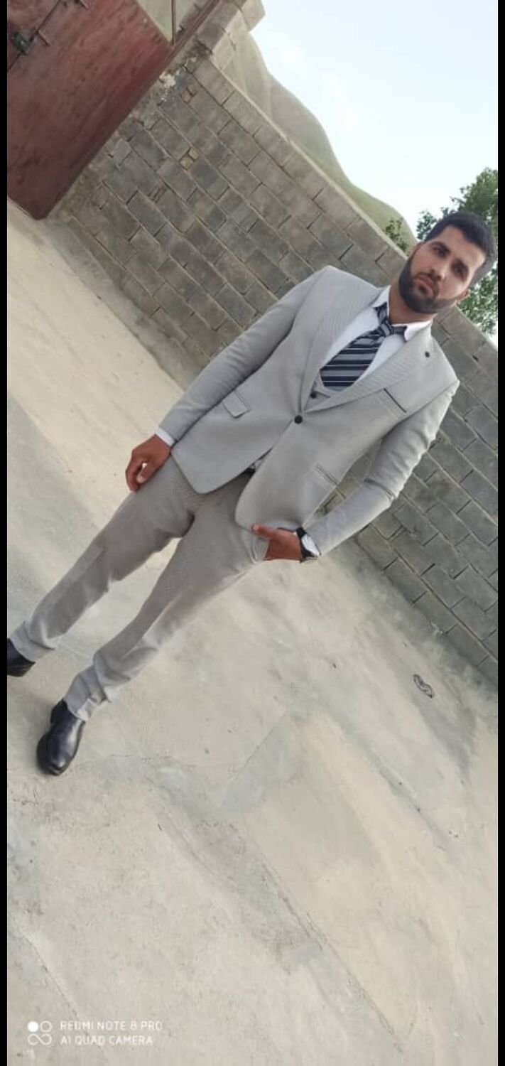  ,   Amir, 33 ,   ,   