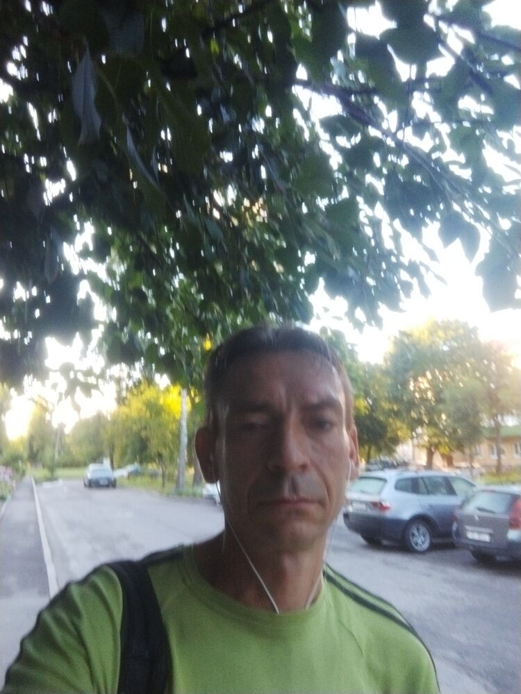  45420305  Viktor, 44 ,    