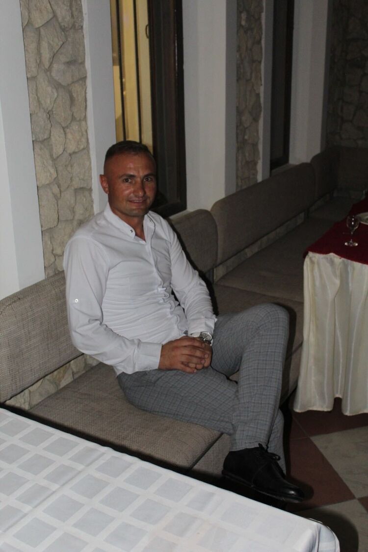  46410575  Vasile, 35 ,    