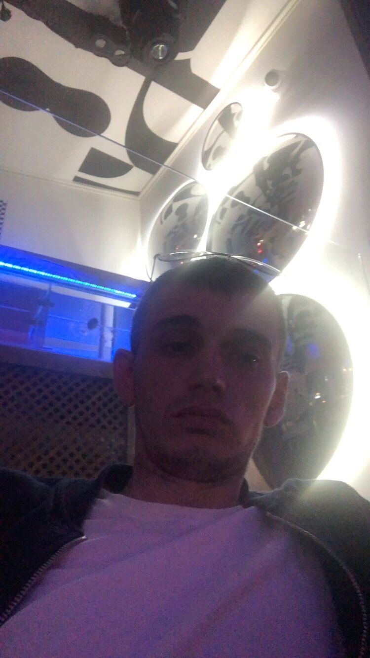  45860555  Robert, 33 ,    