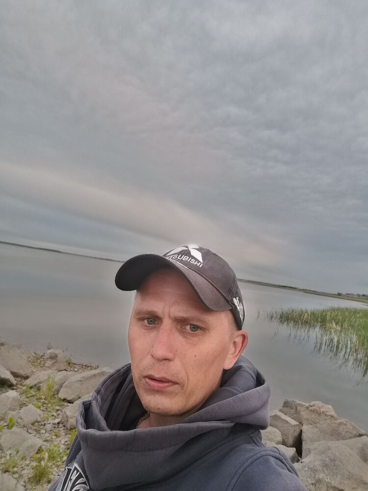 ,   Sergey, 37 ,   ,   , 