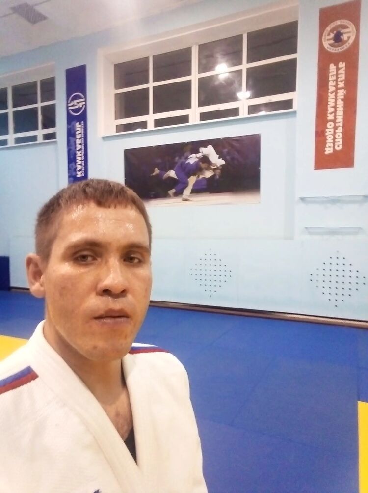  ,   Artur, 34 ,   ,   , c , 