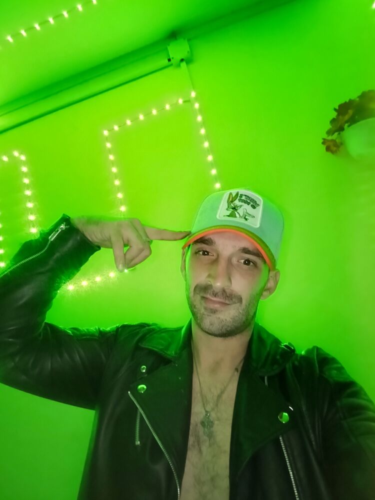  53649145  DaGudaStill, 30 ,    