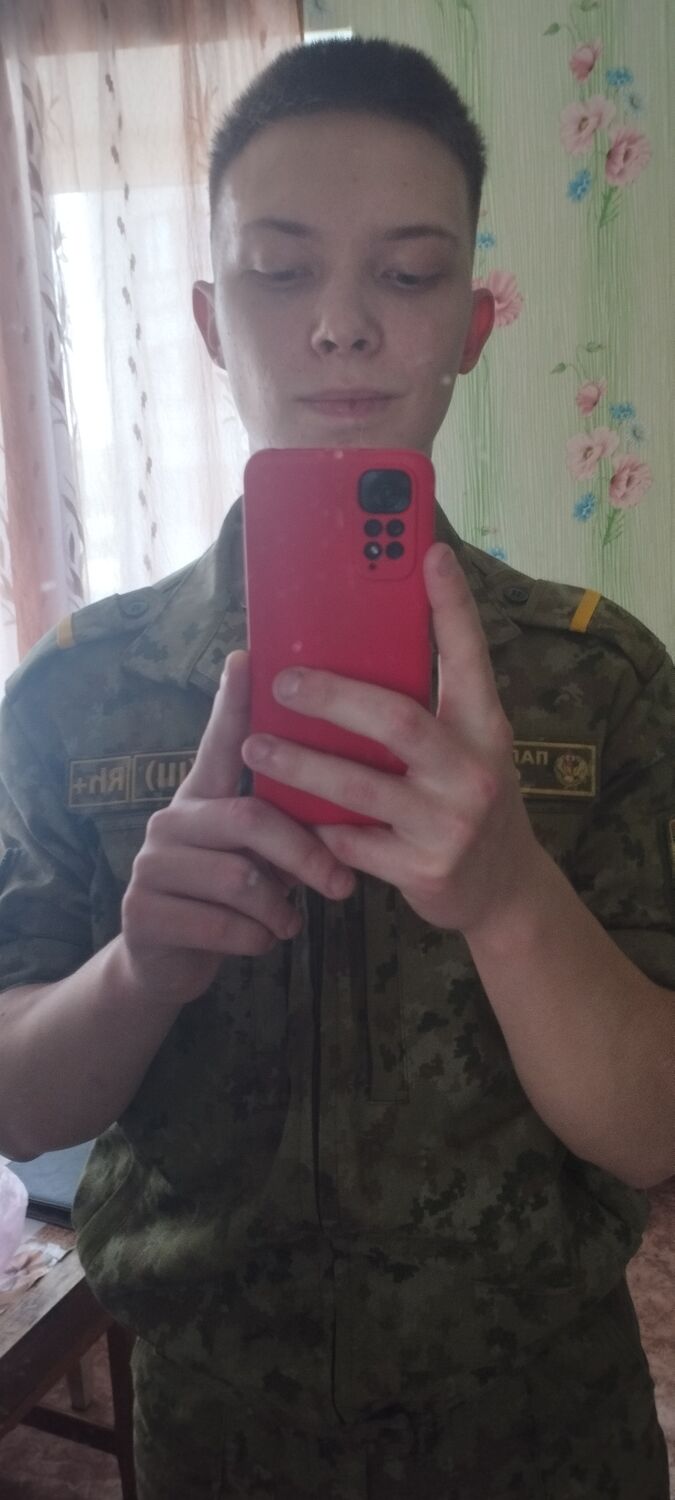  44076985  Maks, 21 ,    