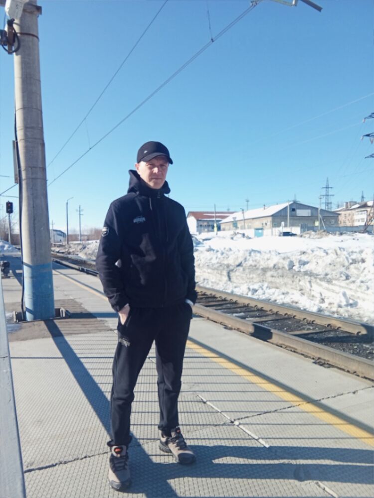  50311265  Konstantin, 40 ,    