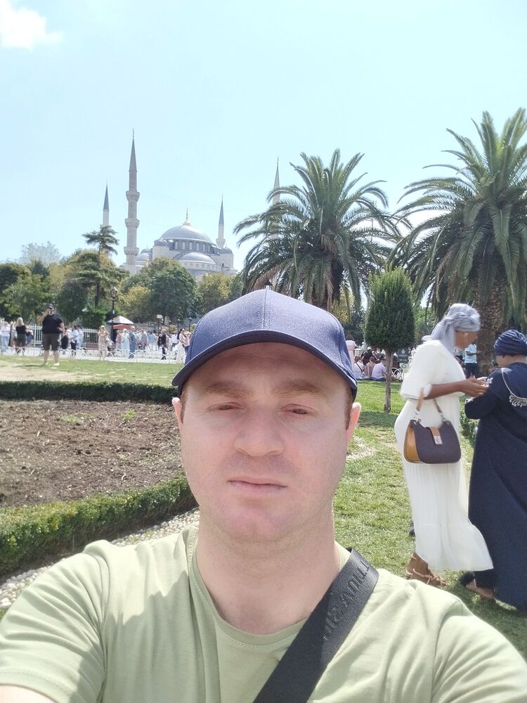  ,   Armen, 32 ,   ,   