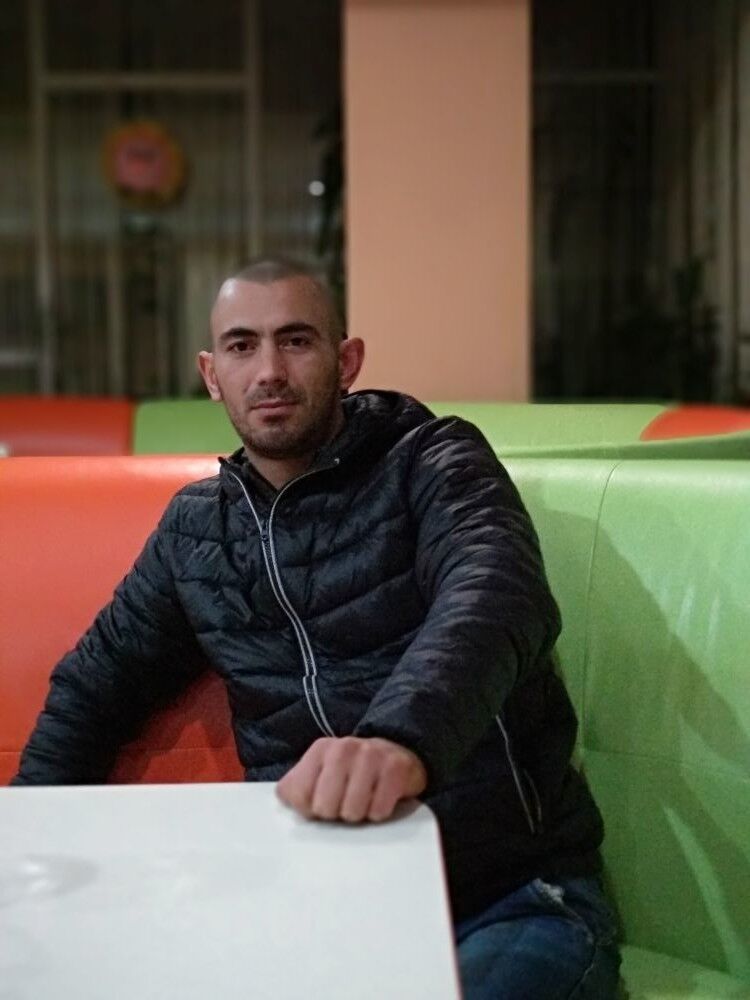  17883435  Nicolae, 38 ,    