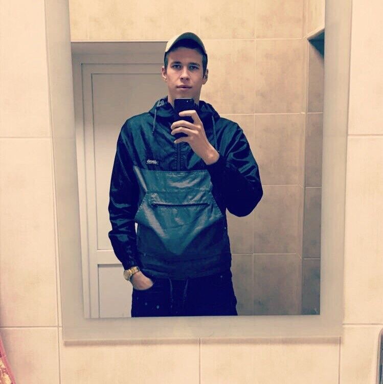  11928365  Roman, 27 ,    