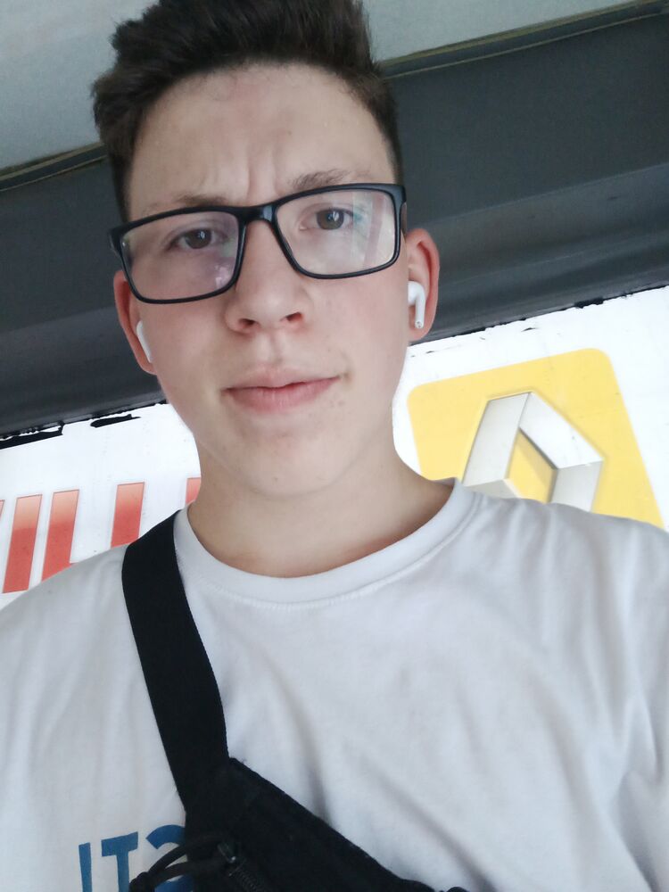  36795515  Roman, 20 ,    