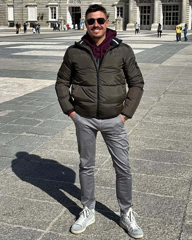  48811235  , 39 ,    