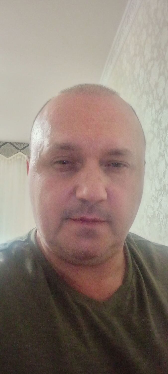  37493525  Eduard, 51 ,    