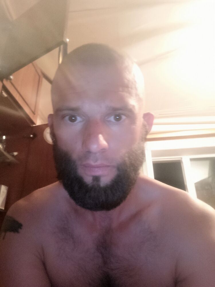  37068945  , 32 ,    