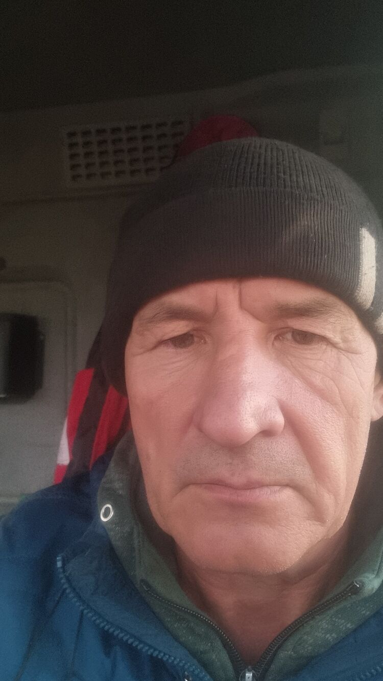  32478045  Viktor, 59 ,    
