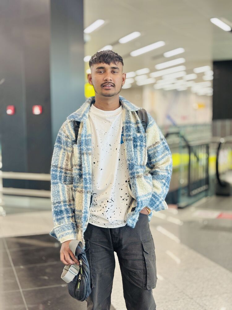 50961115  Manav, 22 ,    