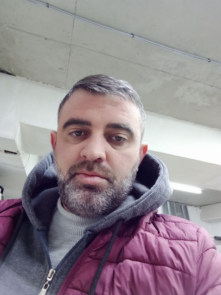  ,   Davit, 40 ,   ,   