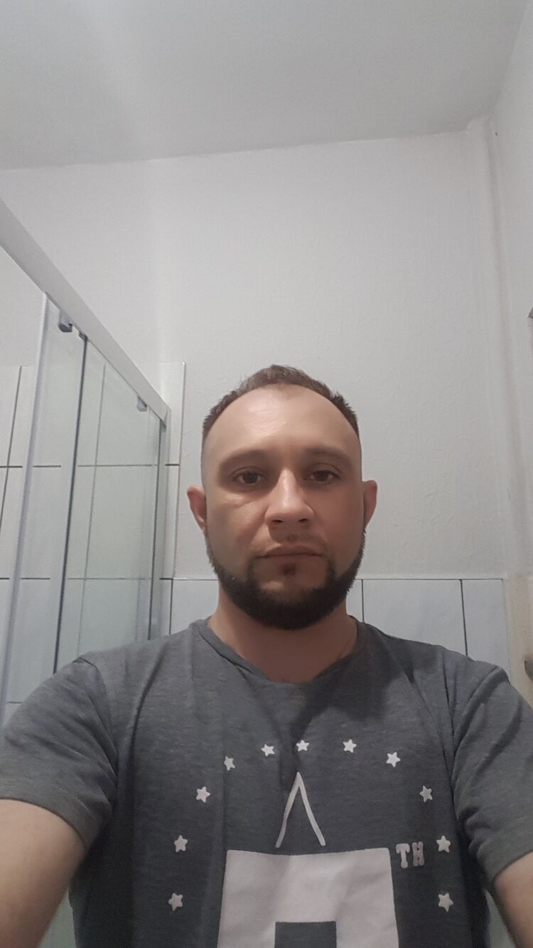  ,   Ruslan, 37 ,   ,   