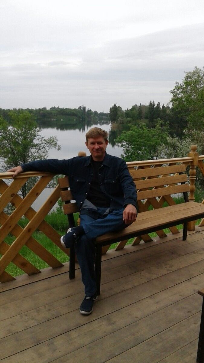  8687135  Aleks, 48 ,    