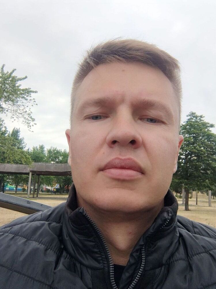  36770835  Pavlo, 37 ,    