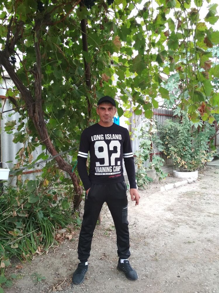  ,   Leon, 47 ,   ,   , c 