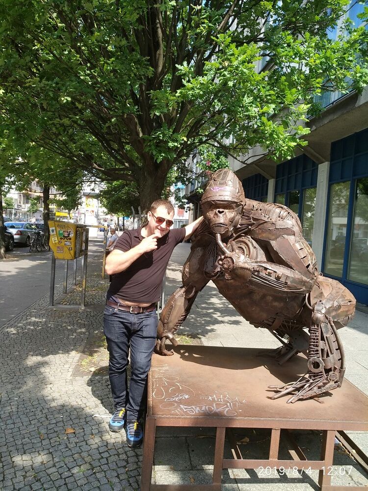  ,   Viktor, 44 ,   ,   , c 