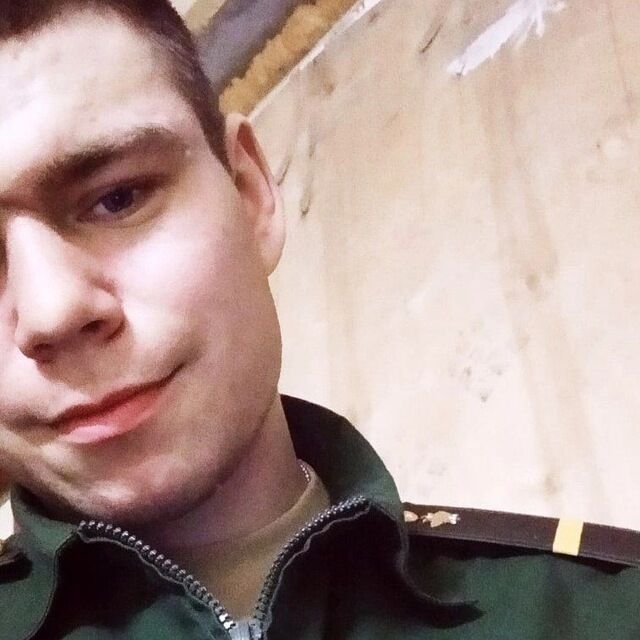  48962805  Roman, 24 ,    