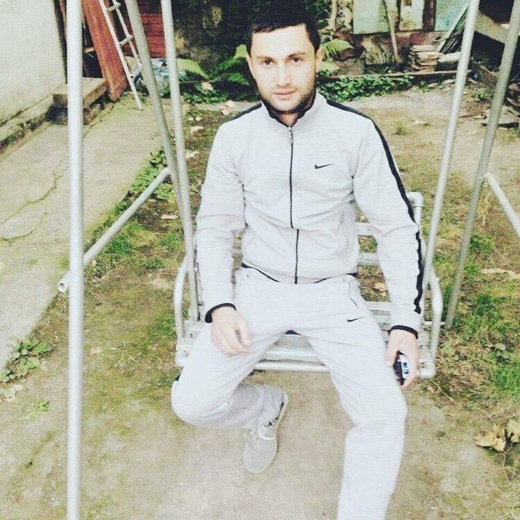  34248665  Erik, 28 ,    