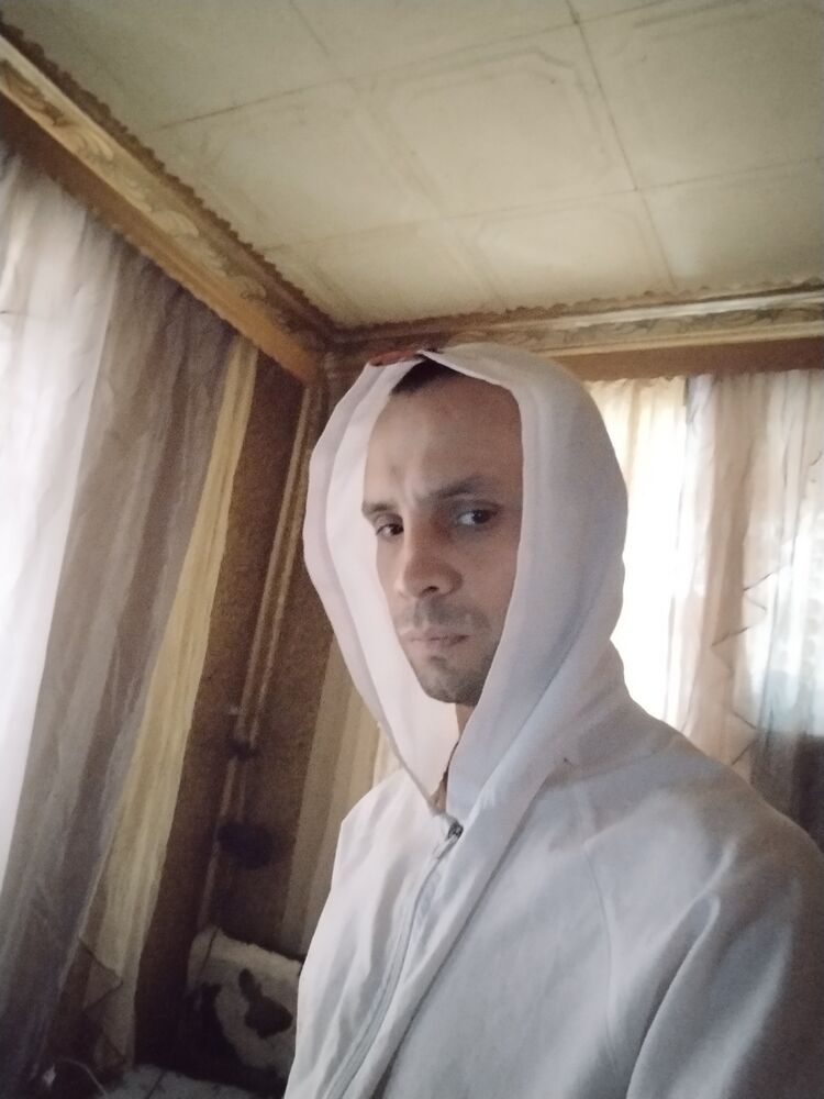  29570735  , 37 ,    