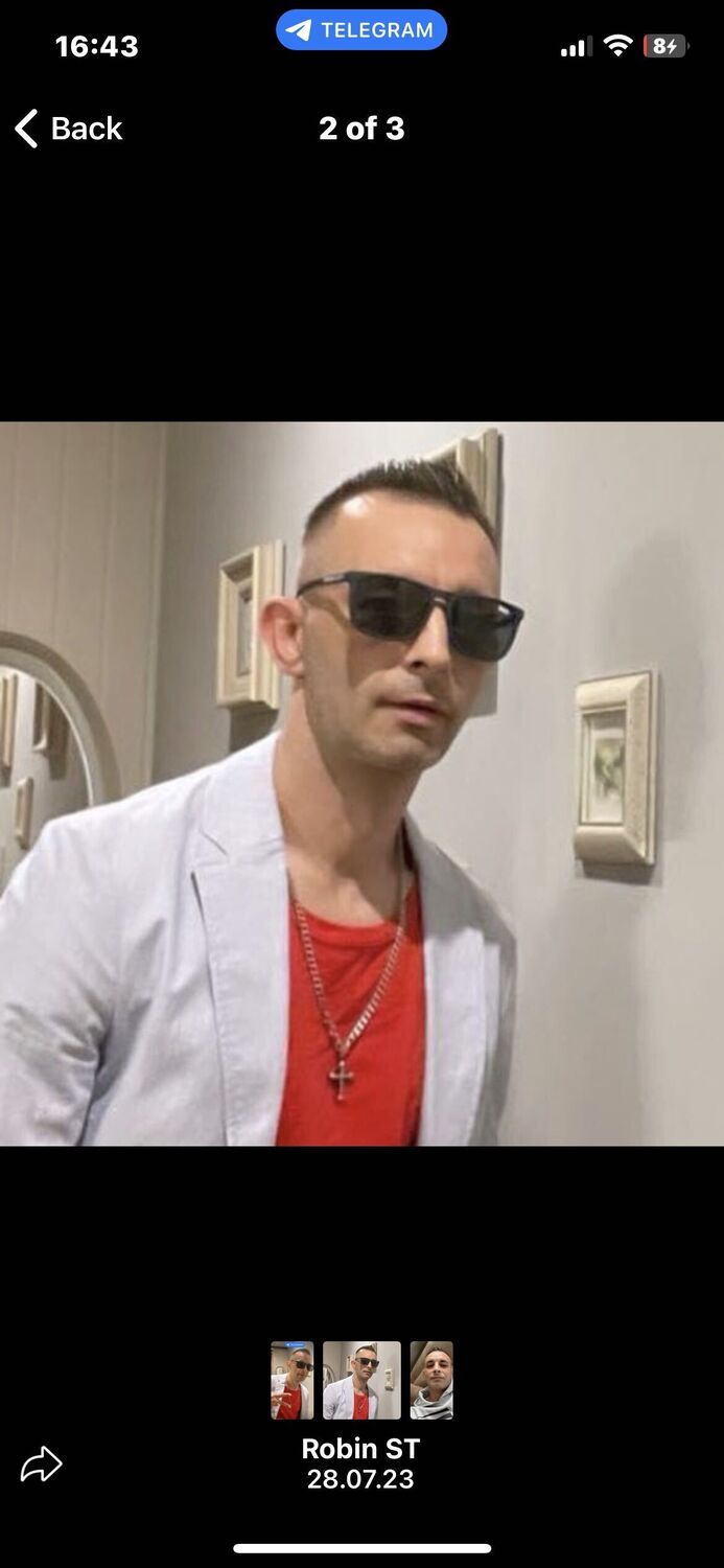  ,   Robin, 42 ,   ,   