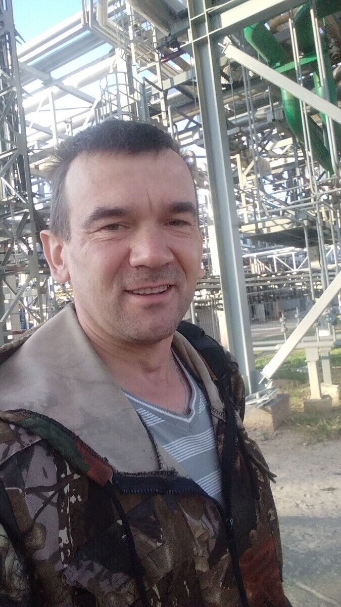  20974245  Viktor, 51 ,    