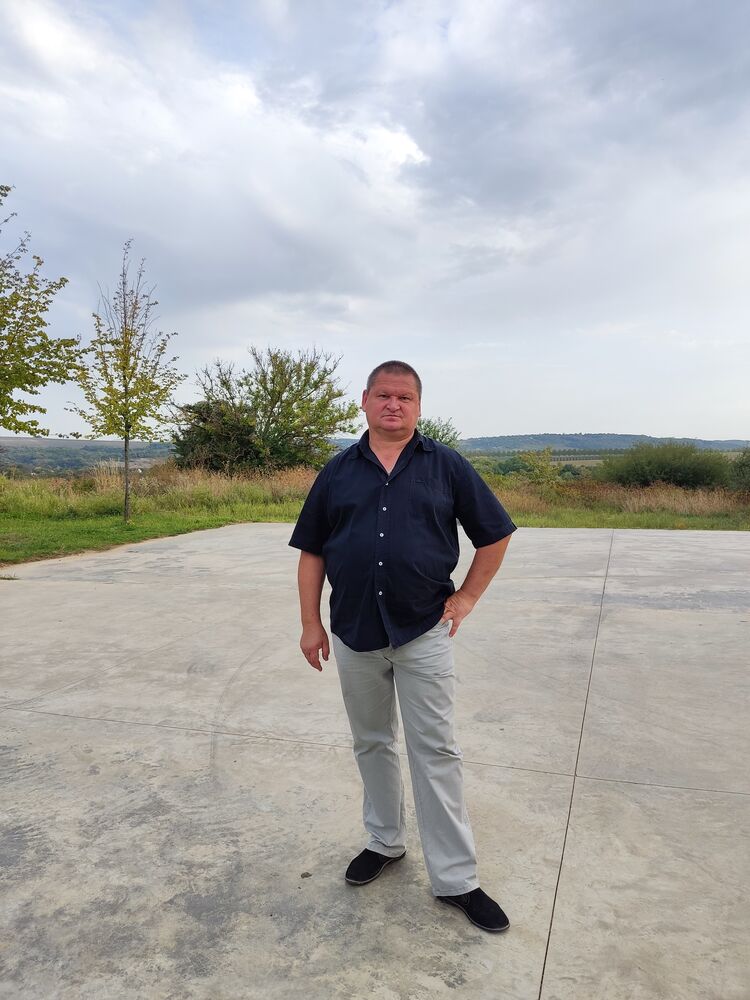  54051665  Oleg, 55 ,    