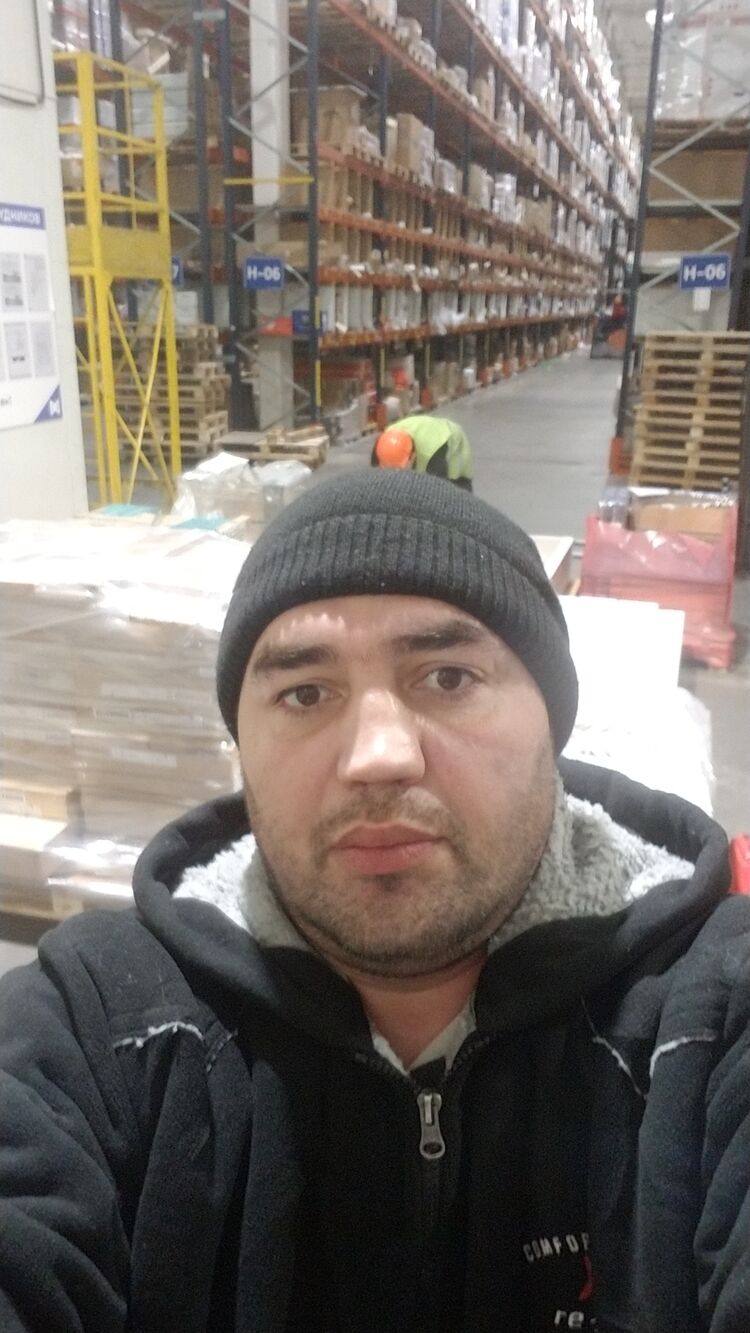  31448195  Mikhail, 41 ,    