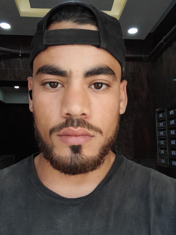  35842515  Bilal, 25 ,    Algiers