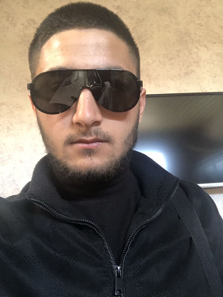  24144445  Vardan, 25 ,    