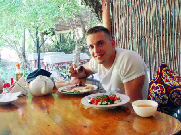  18952055  Stas, 35 ,    