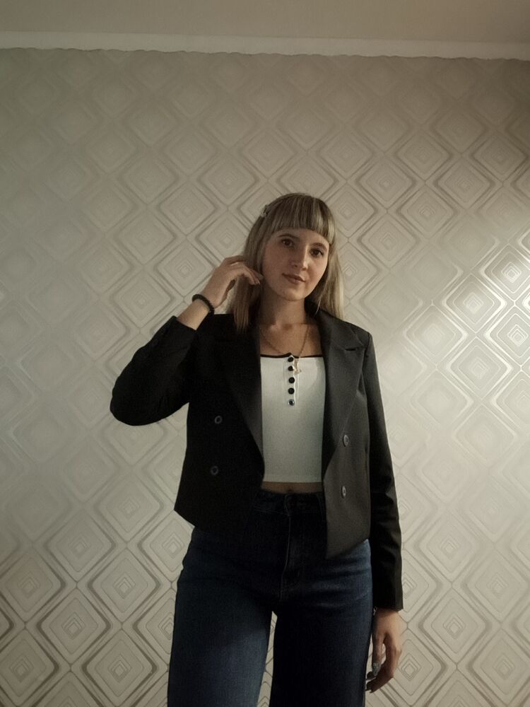  53728295  Viktoria, 19 ,    