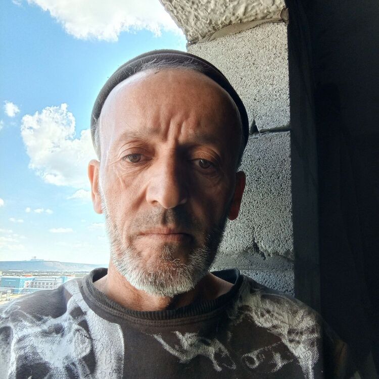  44325905  , 51 ,    