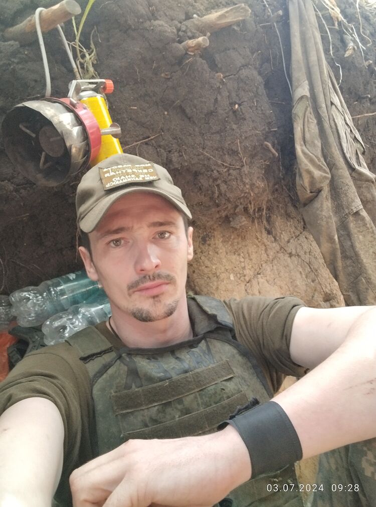  44360215  Valek, 32 ,    