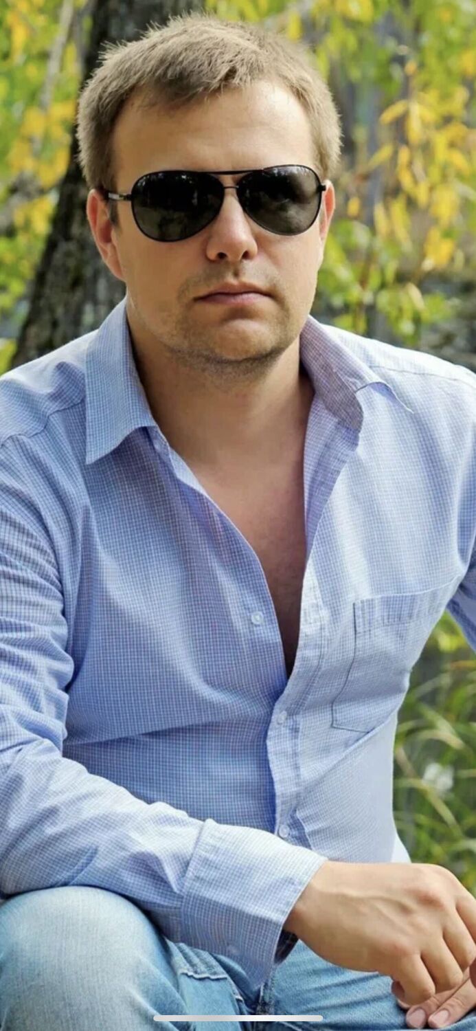  32285255  Sergei, 42 ,    