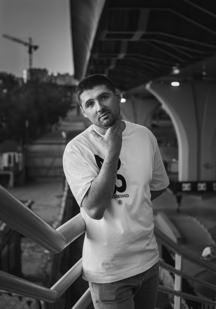  30777965  , 32 ,    -