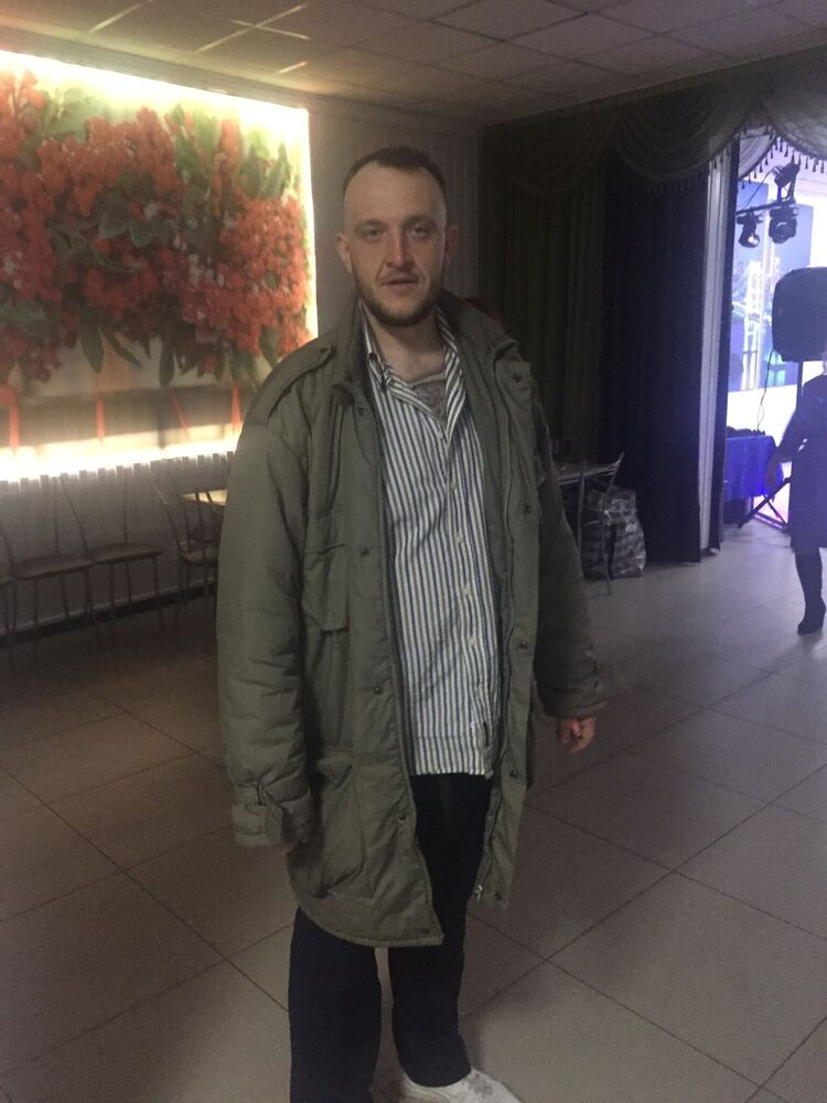  31481125  Daniil, 33 ,    