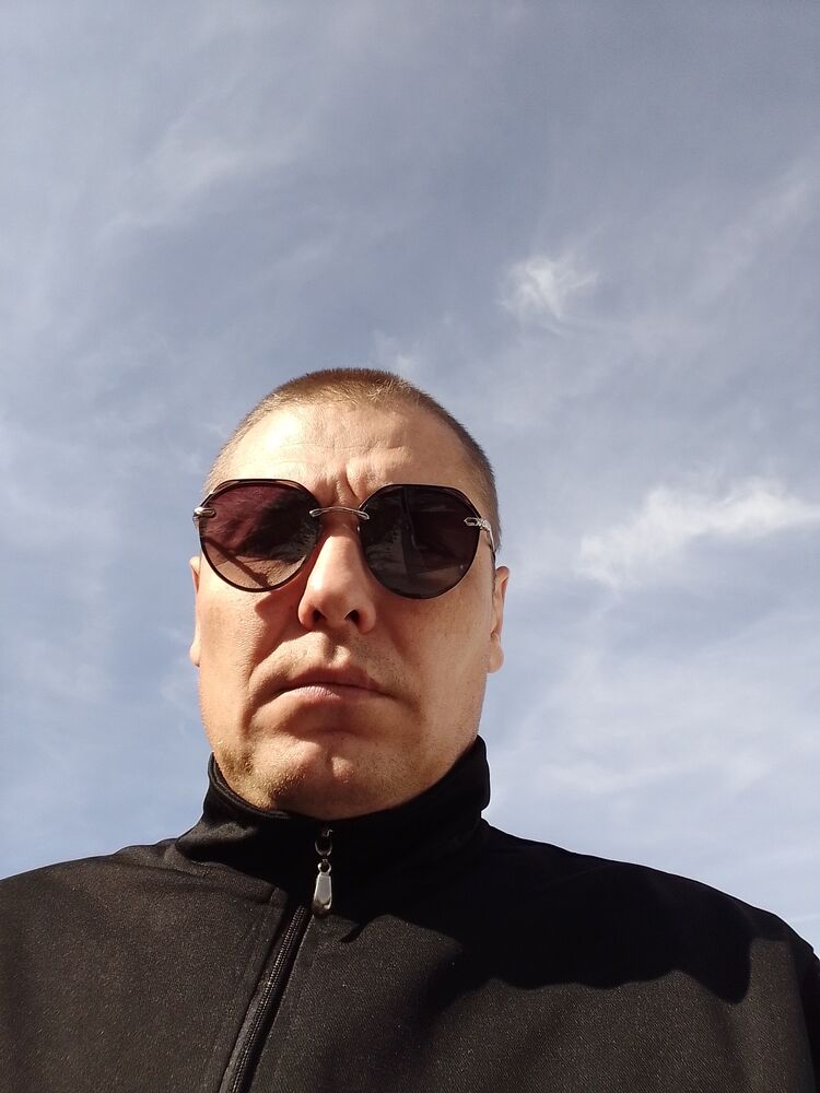  28743335  Sergei, 42 ,    