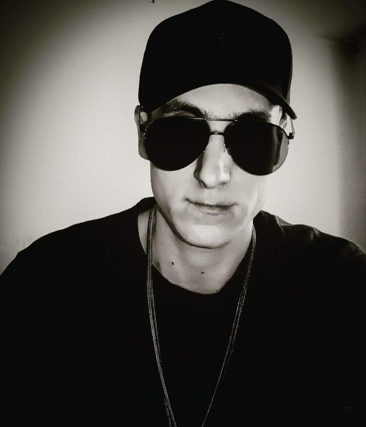  ,   Anton, 27 ,   ,   , c , 