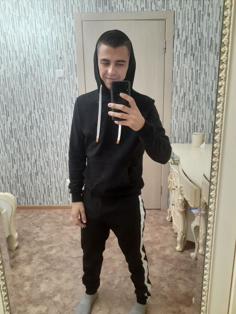  29372265  Ivan, 27 ,    