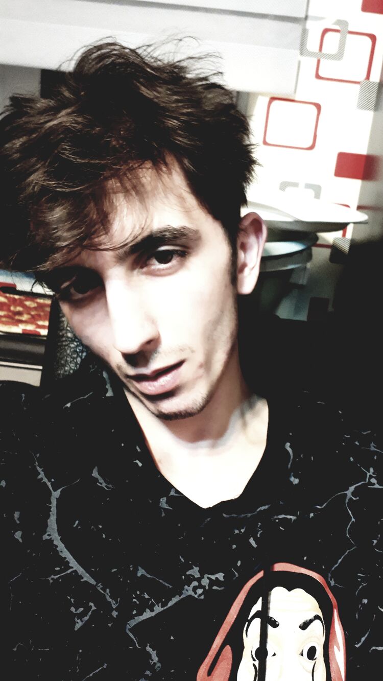  42254185  Alex, 22 ,    