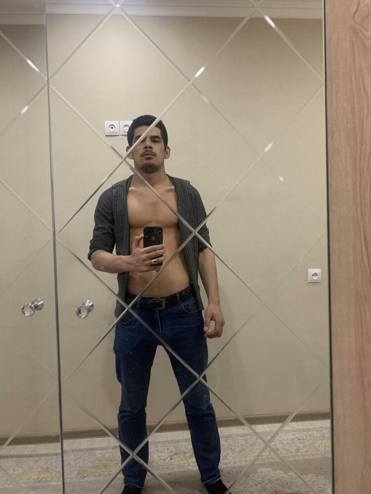  22522285  Handsome, 28 ,    